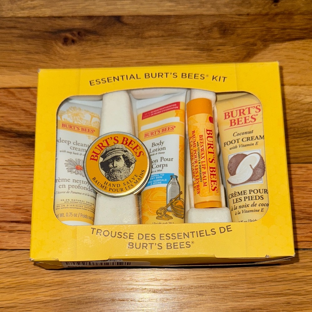 NWT Essential Burt’s Bees Kit